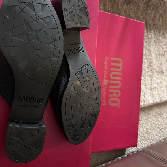 Munro Slide Mules (Beth) Black Stretch SlipOn Shoes size 7 SS (aaaa narrow) NEW - Picture 4 of 5